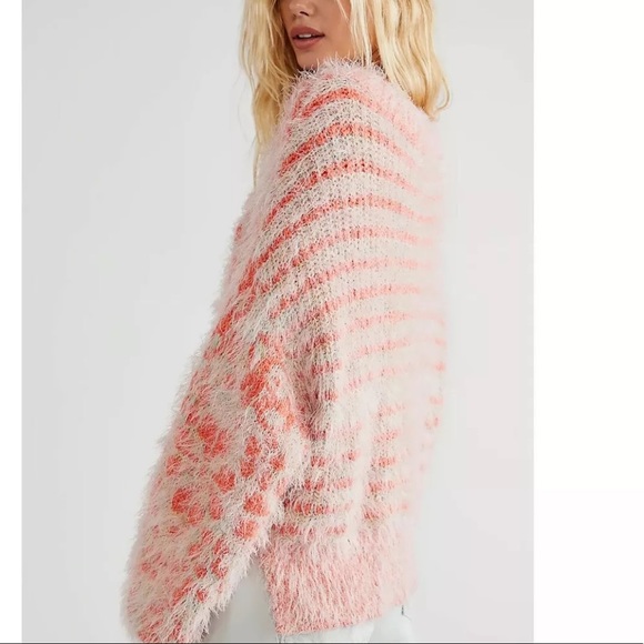 NWOT Free People Strawberry Cream Pullover Pink Floral Fuzzy Sweater Z455-3 - Picture 2 of 2